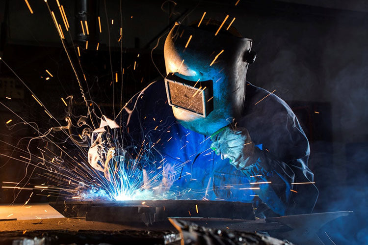 iStock-1310455312-mig-vs-tig-welding-welding-sparks-1 |